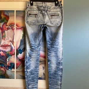 Robin’s Jean New Motard